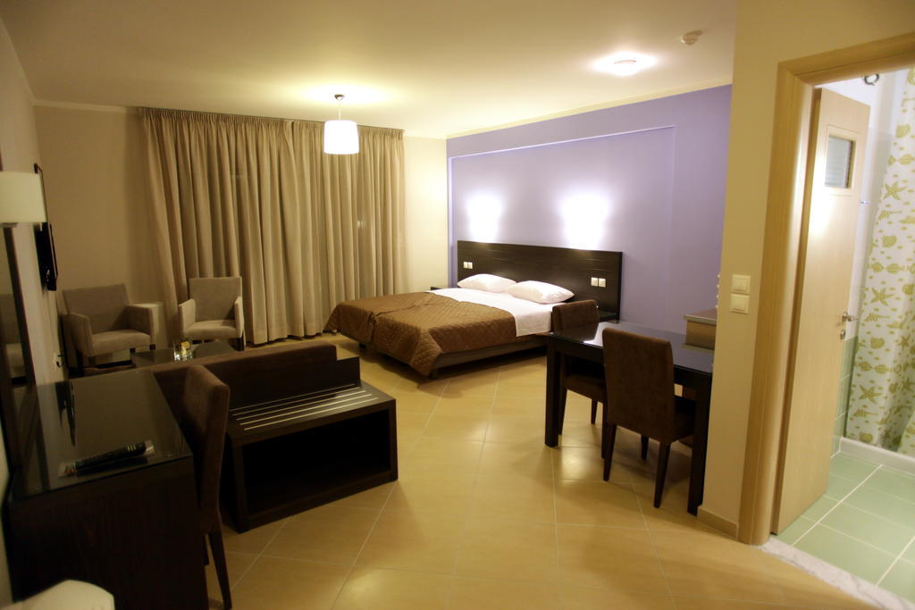 Cavos Fokidos Aparthotel Chiliadou  Ruang foto